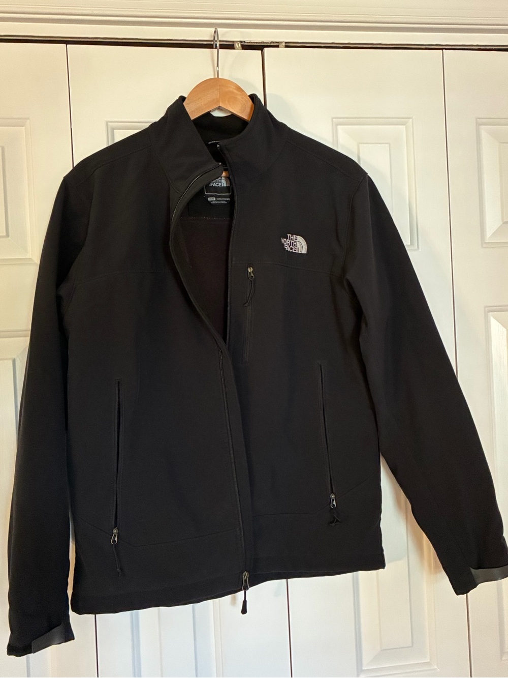 The North Face Men's Black Lightweight Softshell Jacket
